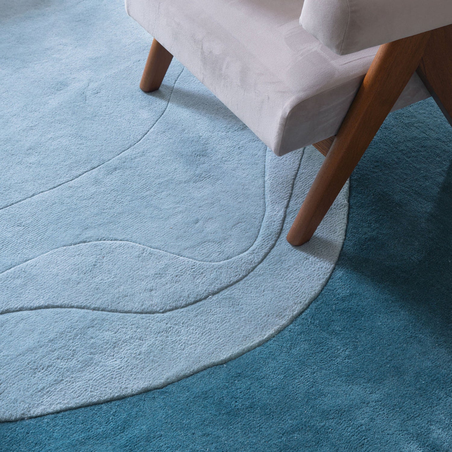 RUGKARI Atelier traditional pure New Zealand wool luxury rug styled in an Indian living room - image 3